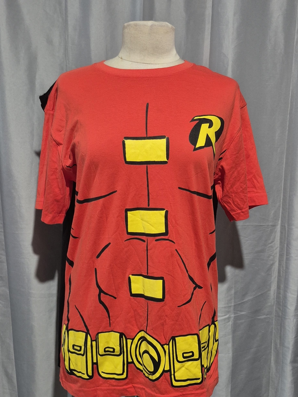Graphic Short Sleeve Tee with Yellow Belt Detail - Red